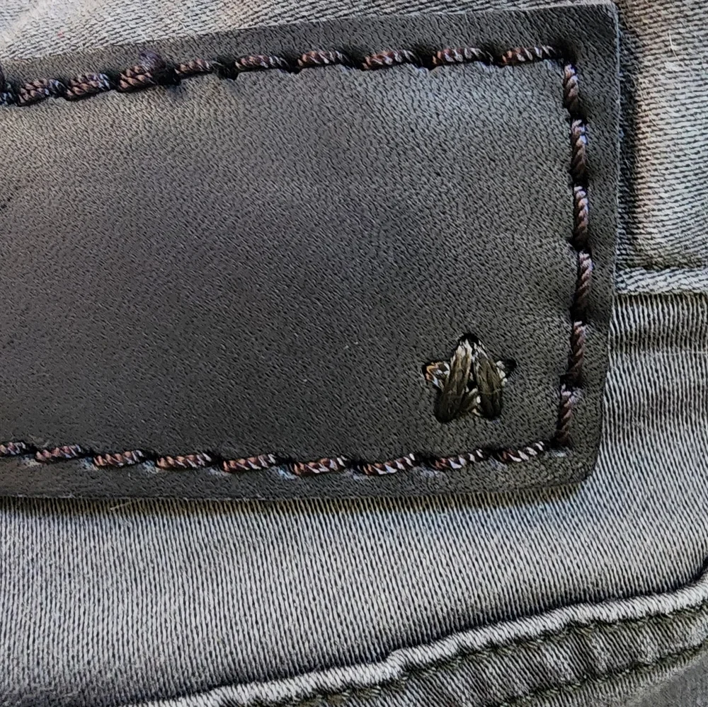 John Varvatos Bowery Straight Fit Jeans in Shark Size 30
